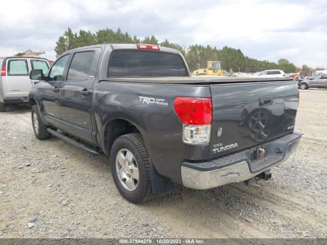 Photo 2 VIN: 5TFDM5F13BX016089 - TOYOTA TUNDRA 4WD TRUCK 