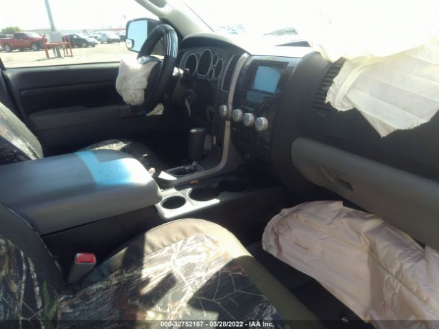 Photo 4 VIN: 5TFDM5F14AX007173 - TOYOTA TUNDRA 4WD TRUCK 