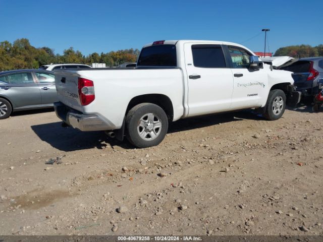 Photo 3 VIN: 5TFDM5F15JX077152 - TOYOTA TUNDRA 