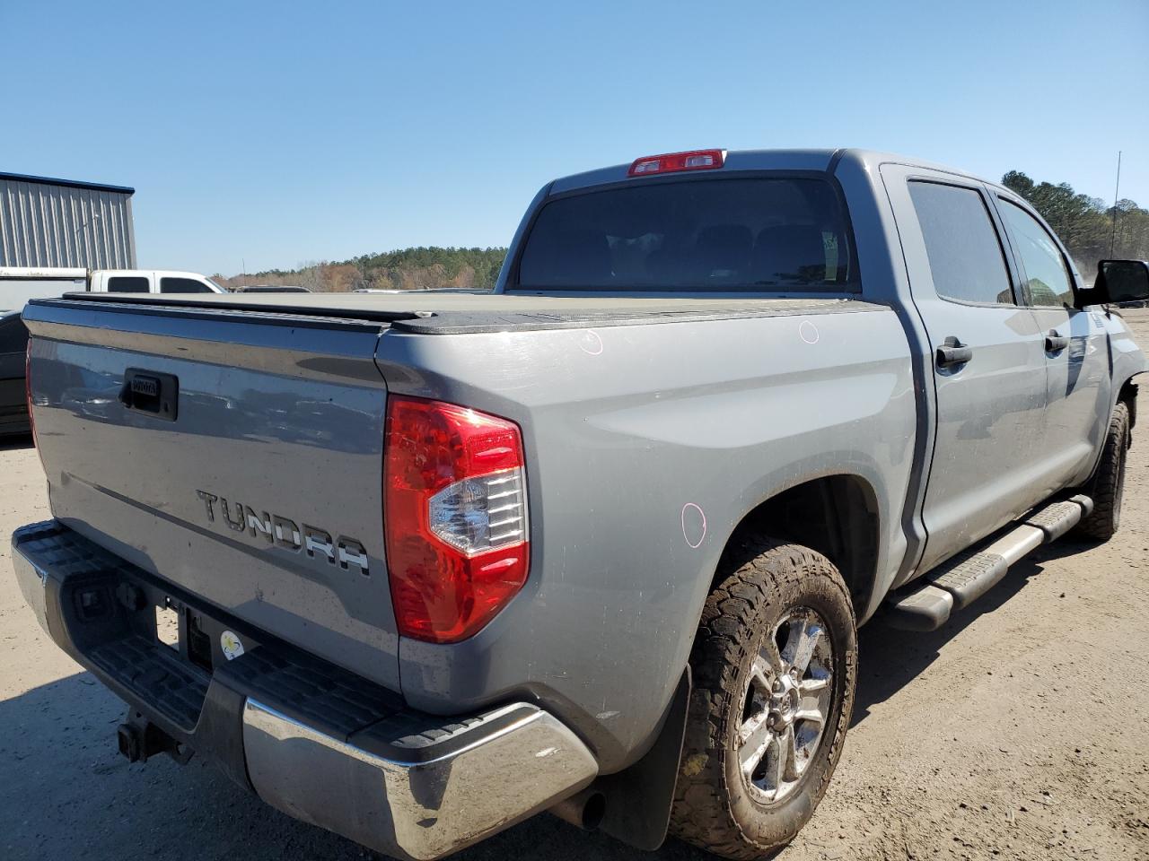 Photo 2 VIN: 5TFDM5F17JX078657 - TOYOTA TUNDRA 