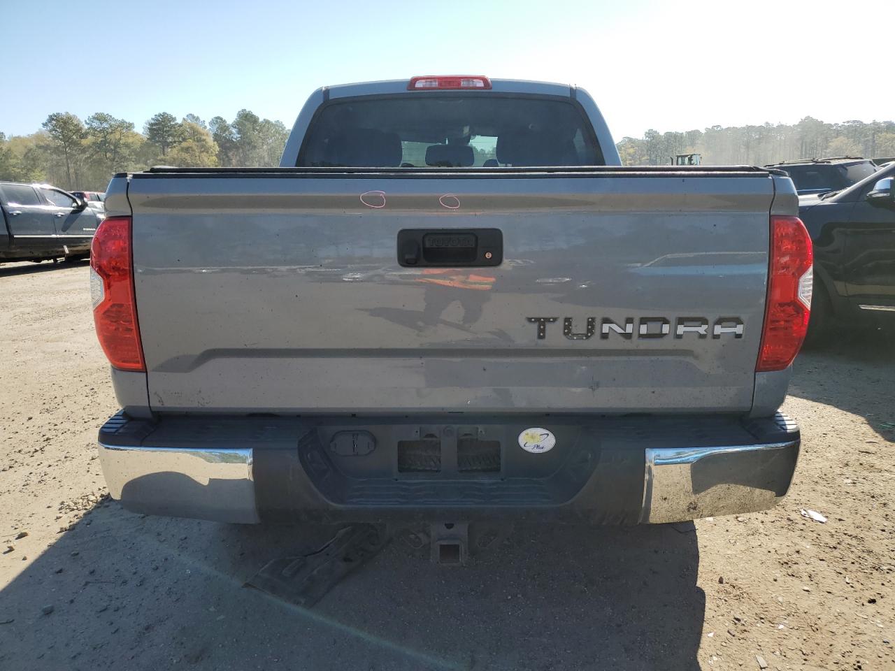 Photo 5 VIN: 5TFDM5F17JX078657 - TOYOTA TUNDRA 