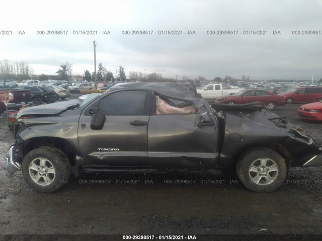 Photo 5 VIN: 5TFDM5F18EX054048 - TOYOTA TUNDRA 4WD TRUCK 