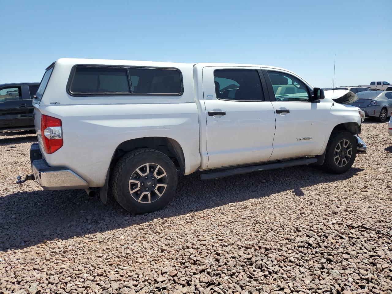 Photo 2 VIN: 5TFDM5F18JX078750 - TOYOTA TUNDRA 