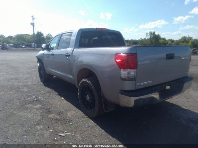 Photo 2 VIN: 5TFDM5F19AX002700 - TOYOTA TUNDRA 4WD TRUCK 