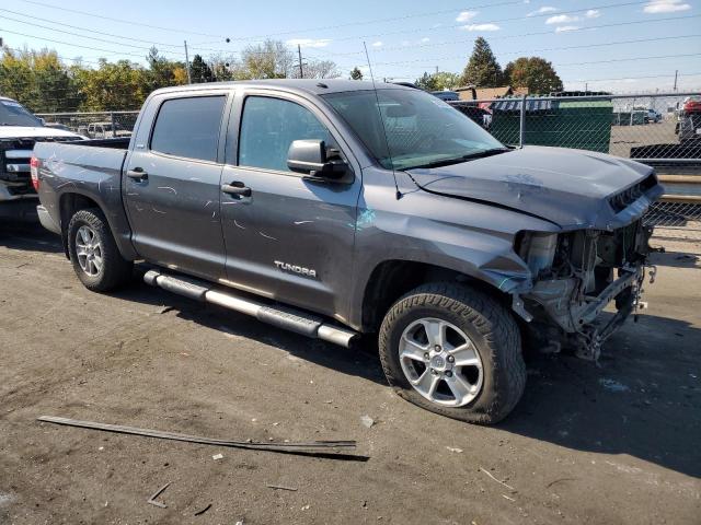 Photo 3 VIN: 5TFDM5F1XGX066740 - TOYOTA TUNDRA CRE 