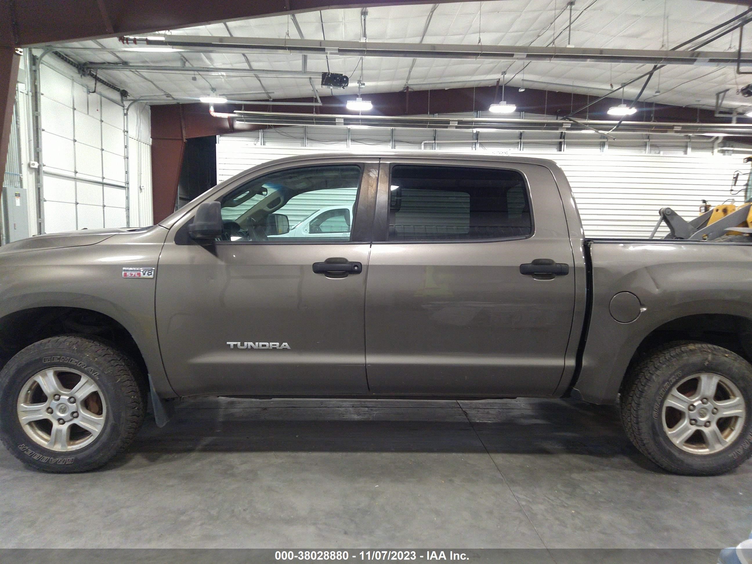 Photo 13 VIN: 5TFDV54178X050299 - TOYOTA TUNDRA 