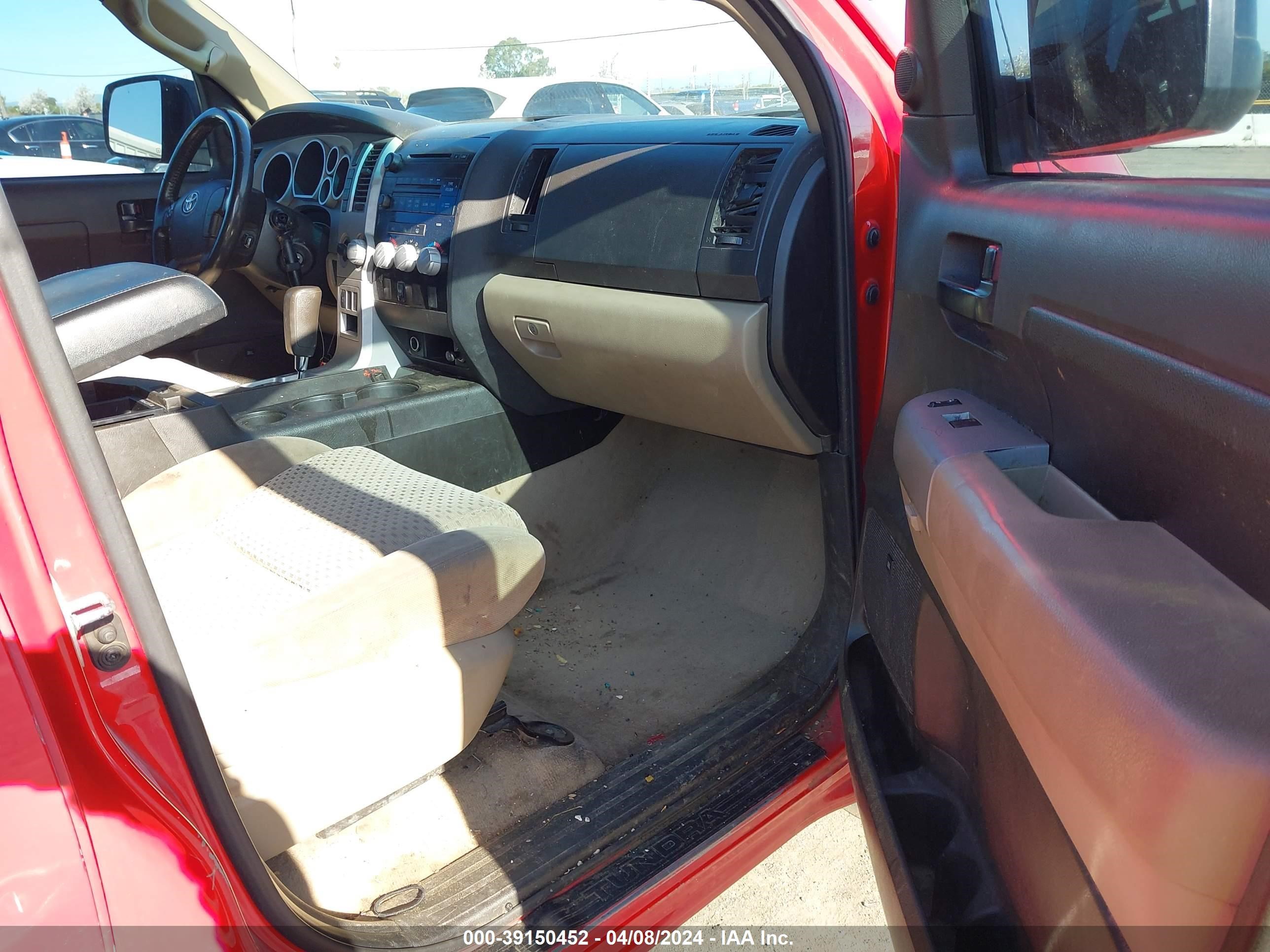 Photo 4 VIN: 5TFDV54188X045998 - TOYOTA TUNDRA 