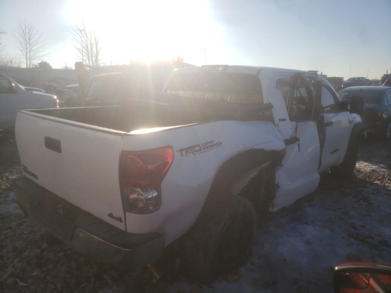 Photo 2 VIN: 5TFDV541X7X028134 - TOYOTA TUNDRA 