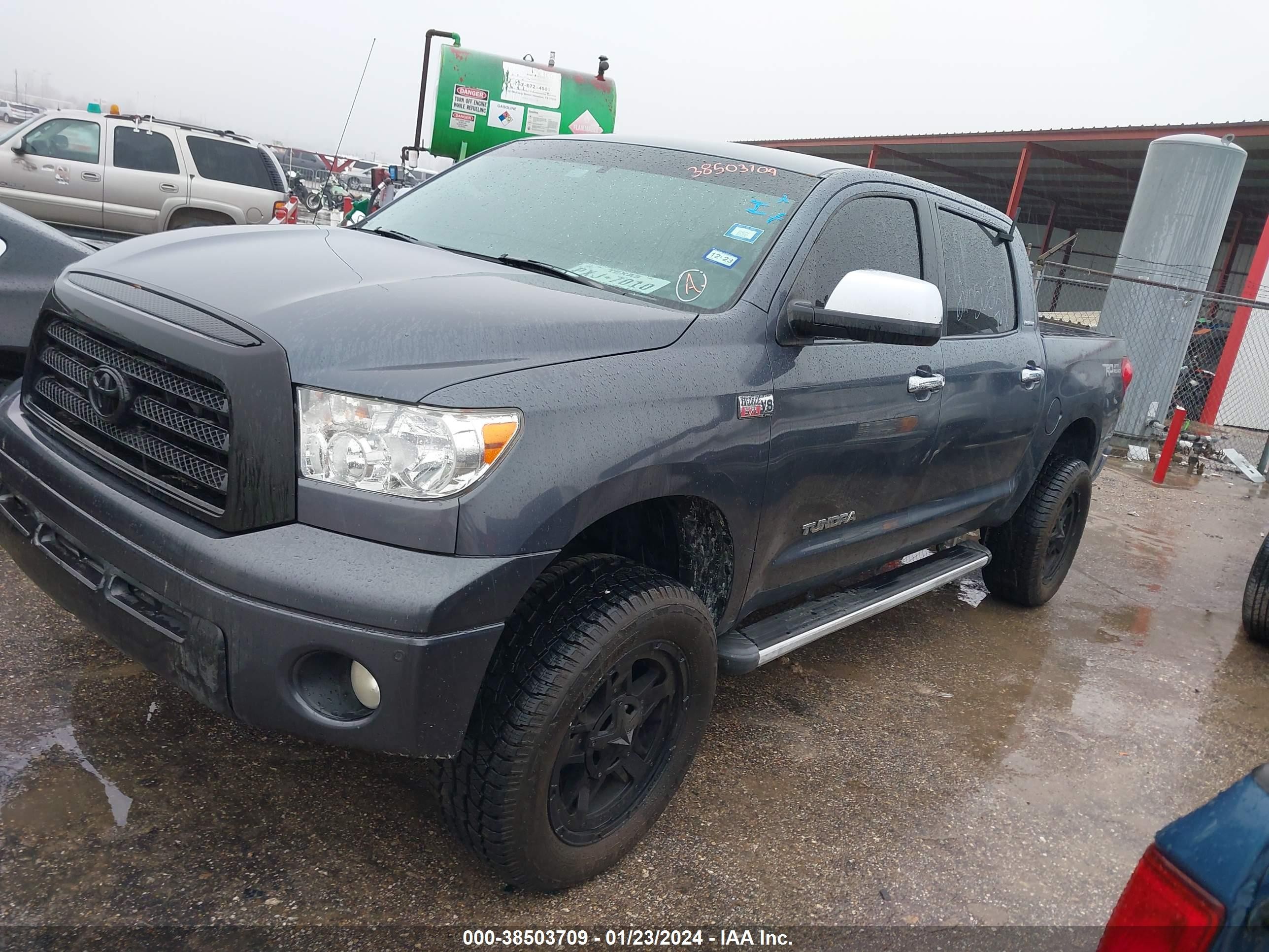 Photo 1 VIN: 5TFDV581X8X056527 - TOYOTA TUNDRA 