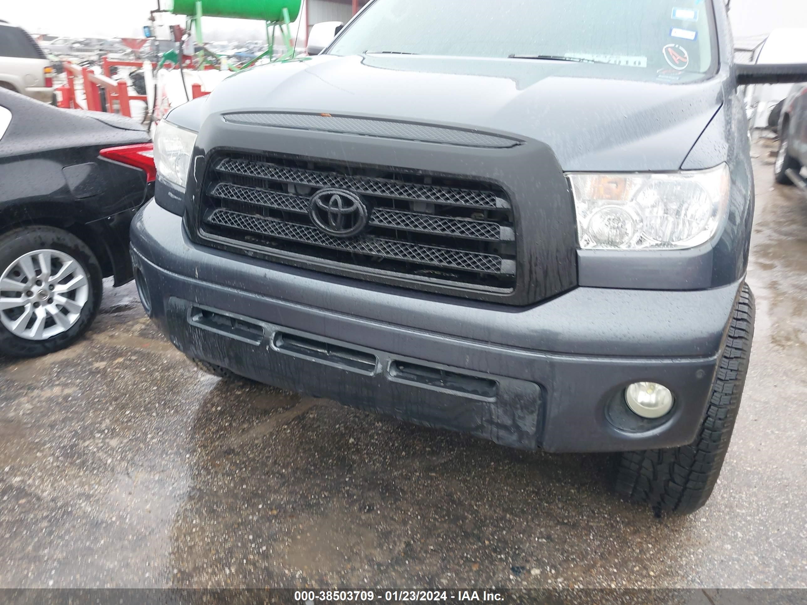 Photo 10 VIN: 5TFDV581X8X056527 - TOYOTA TUNDRA 