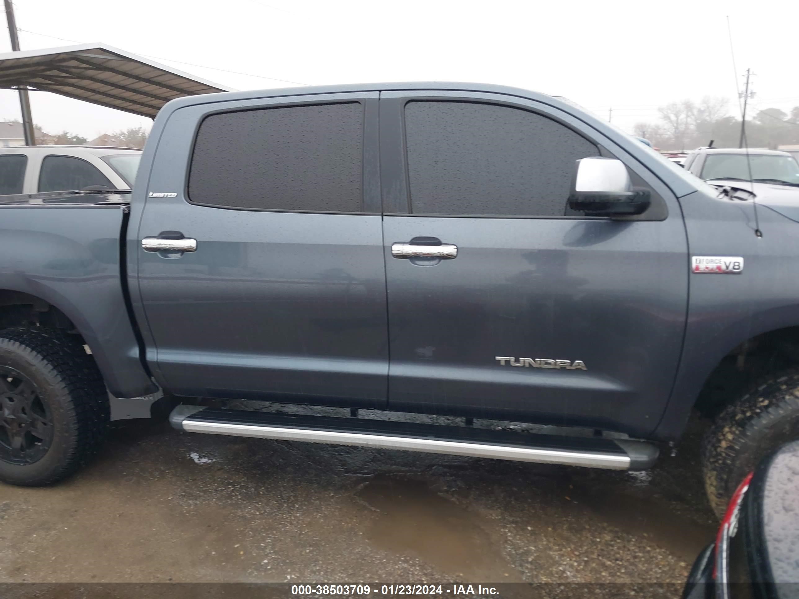 Photo 11 VIN: 5TFDV581X8X056527 - TOYOTA TUNDRA 