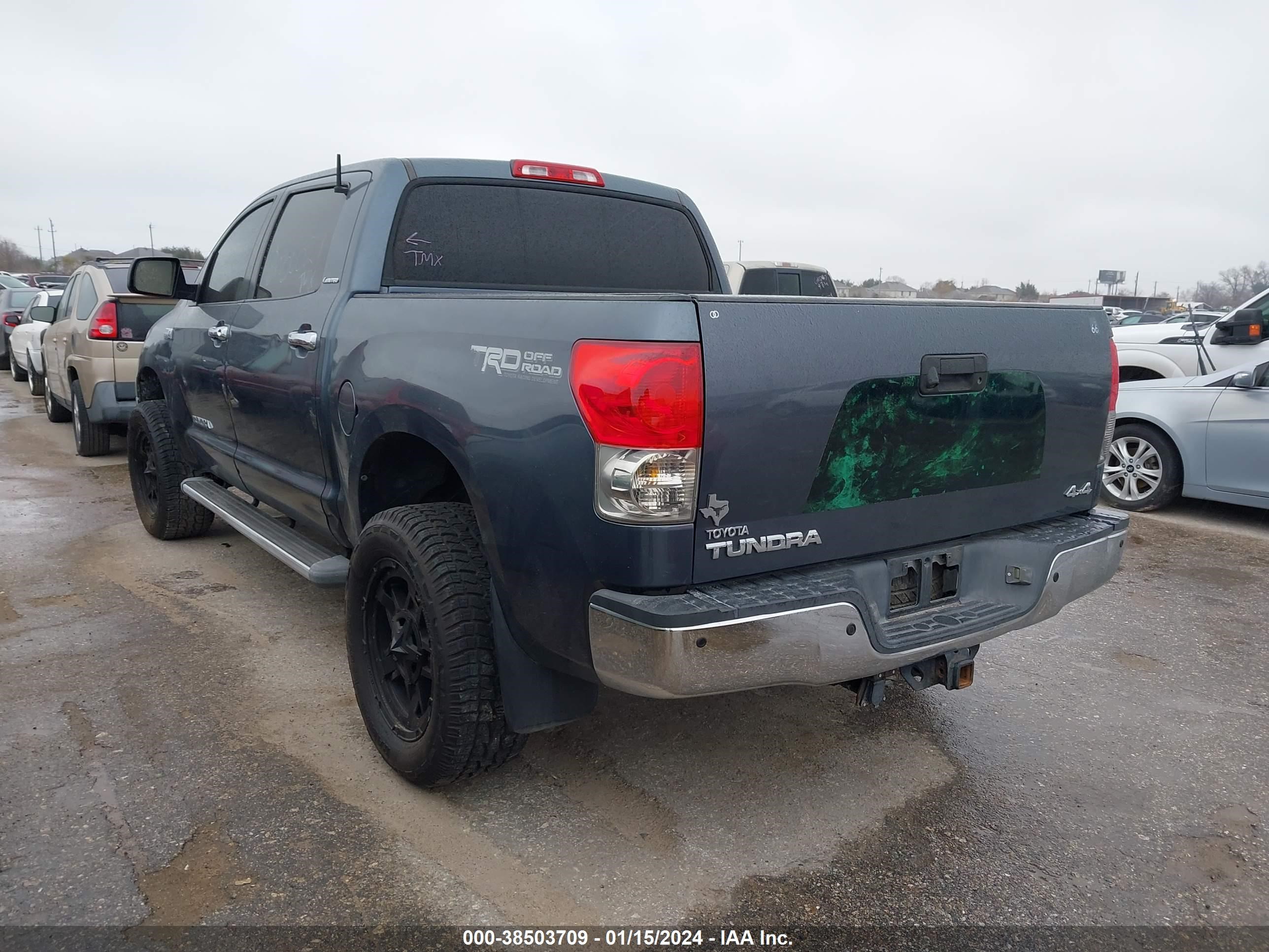 Photo 2 VIN: 5TFDV581X8X056527 - TOYOTA TUNDRA 