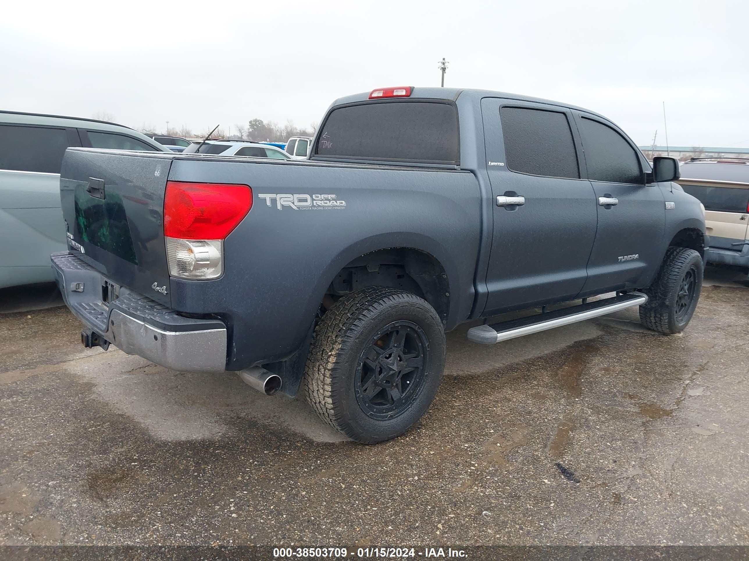 Photo 3 VIN: 5TFDV581X8X056527 - TOYOTA TUNDRA 