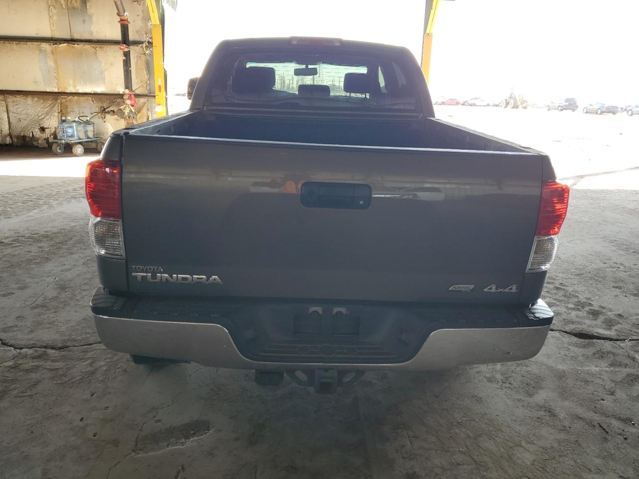 Photo 5 VIN: 5TFDW5F10AX125876 - TOYOTA TUNDRA 