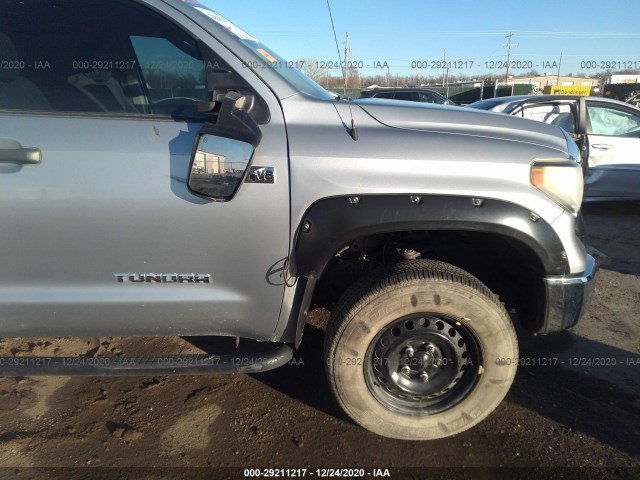 Photo 5 VIN: 5TFDW5F10EX393350 - TOYOTA TUNDRA 4WD TRUCK 