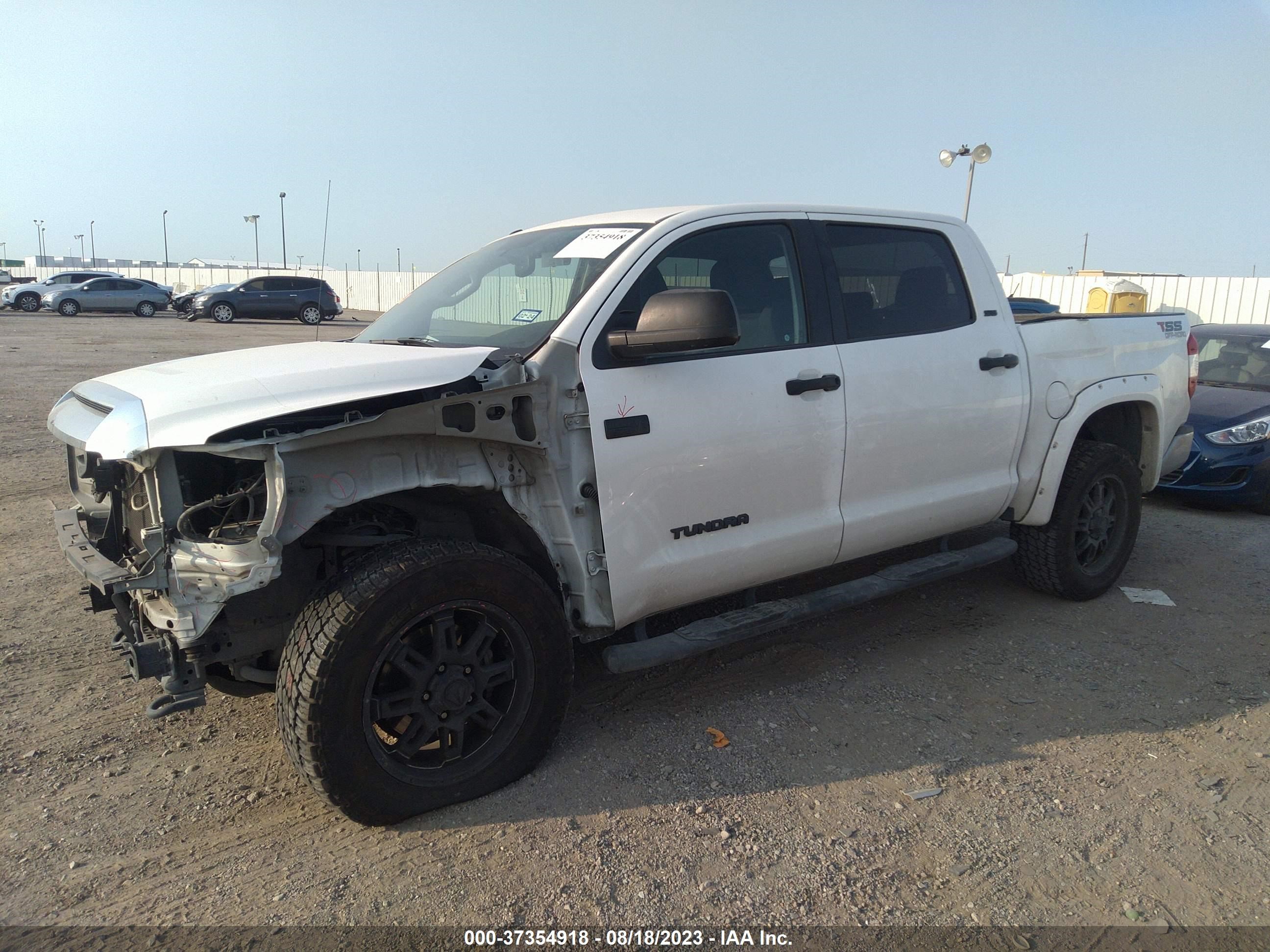 Photo 1 VIN: 5TFDW5F10GX538325 - TOYOTA TUNDRA 