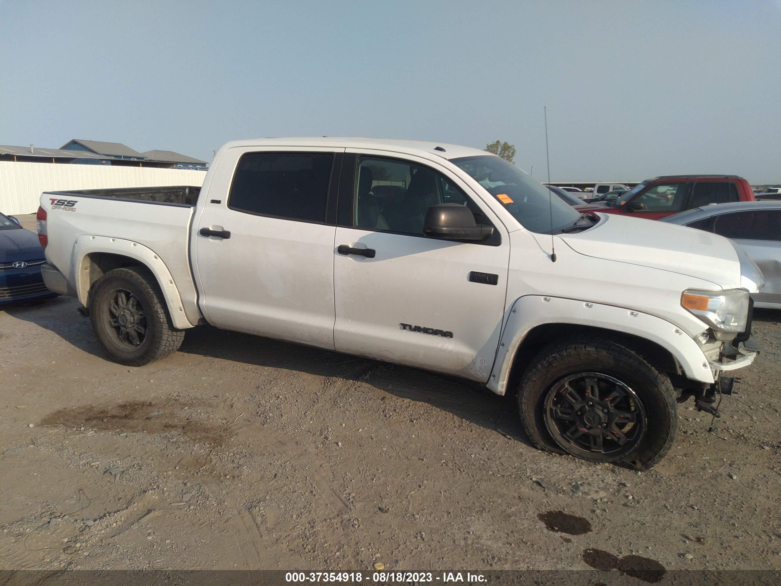 Photo 13 VIN: 5TFDW5F10GX538325 - TOYOTA TUNDRA 