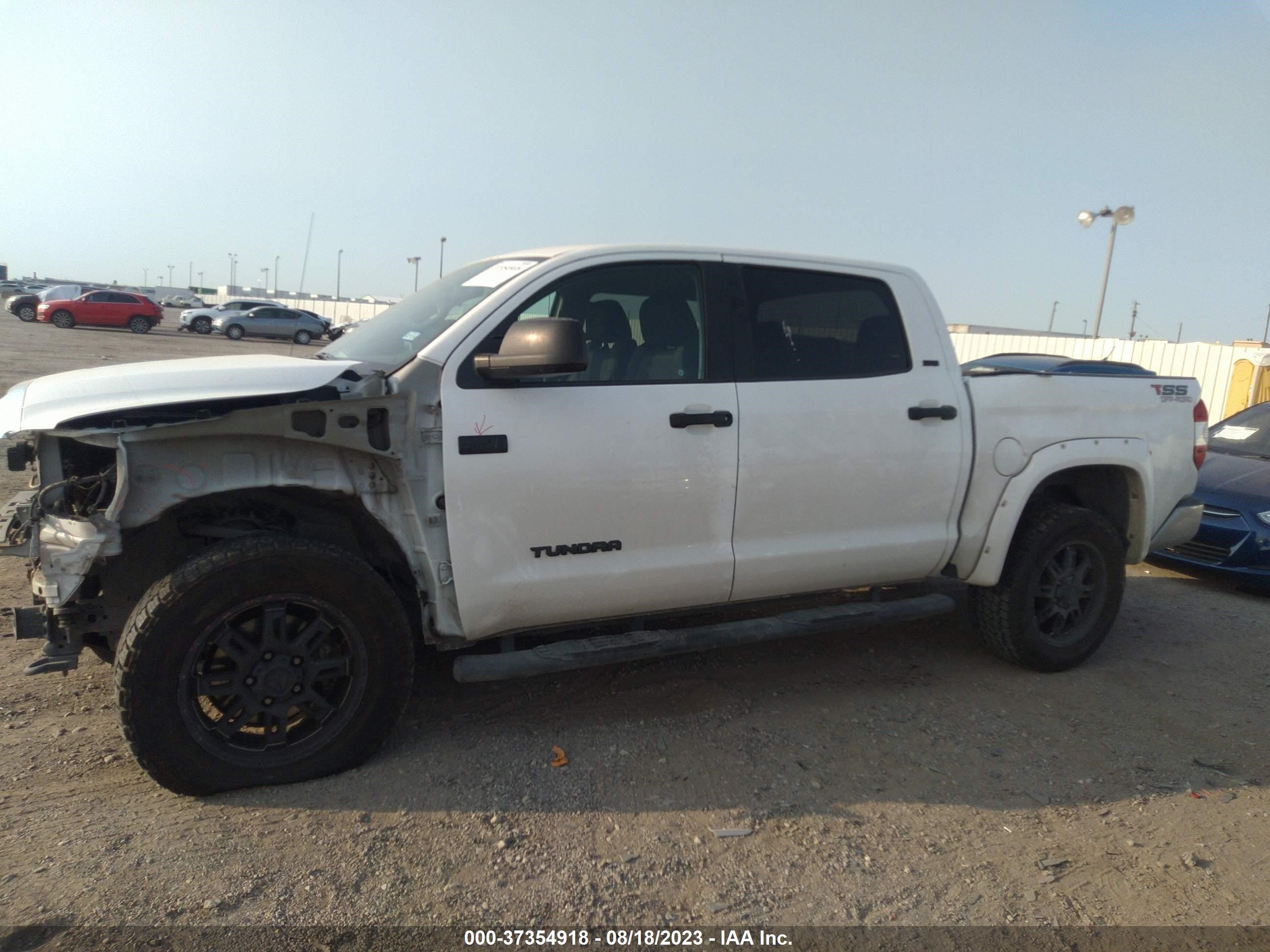 Photo 14 VIN: 5TFDW5F10GX538325 - TOYOTA TUNDRA 