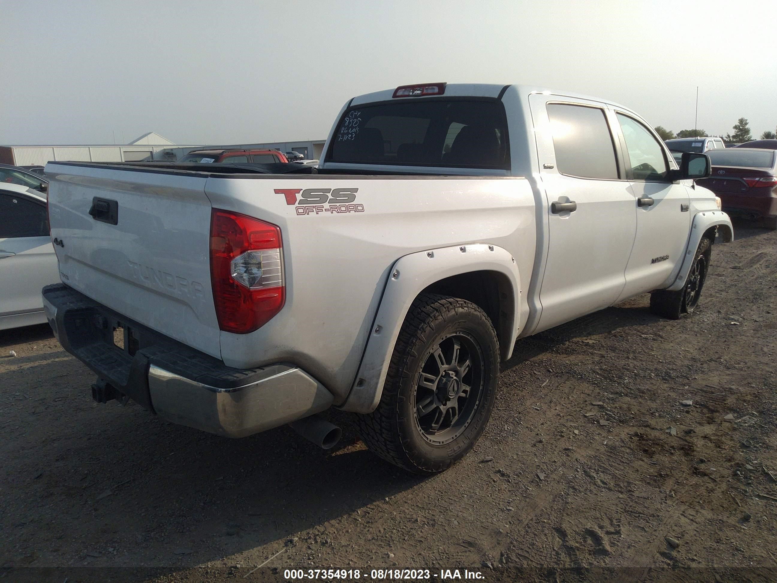 Photo 3 VIN: 5TFDW5F10GX538325 - TOYOTA TUNDRA 