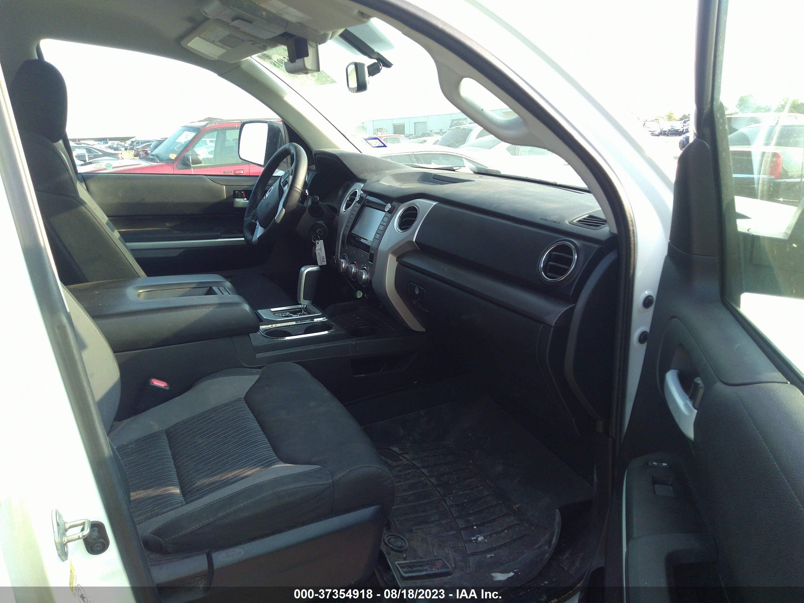 Photo 4 VIN: 5TFDW5F10GX538325 - TOYOTA TUNDRA 