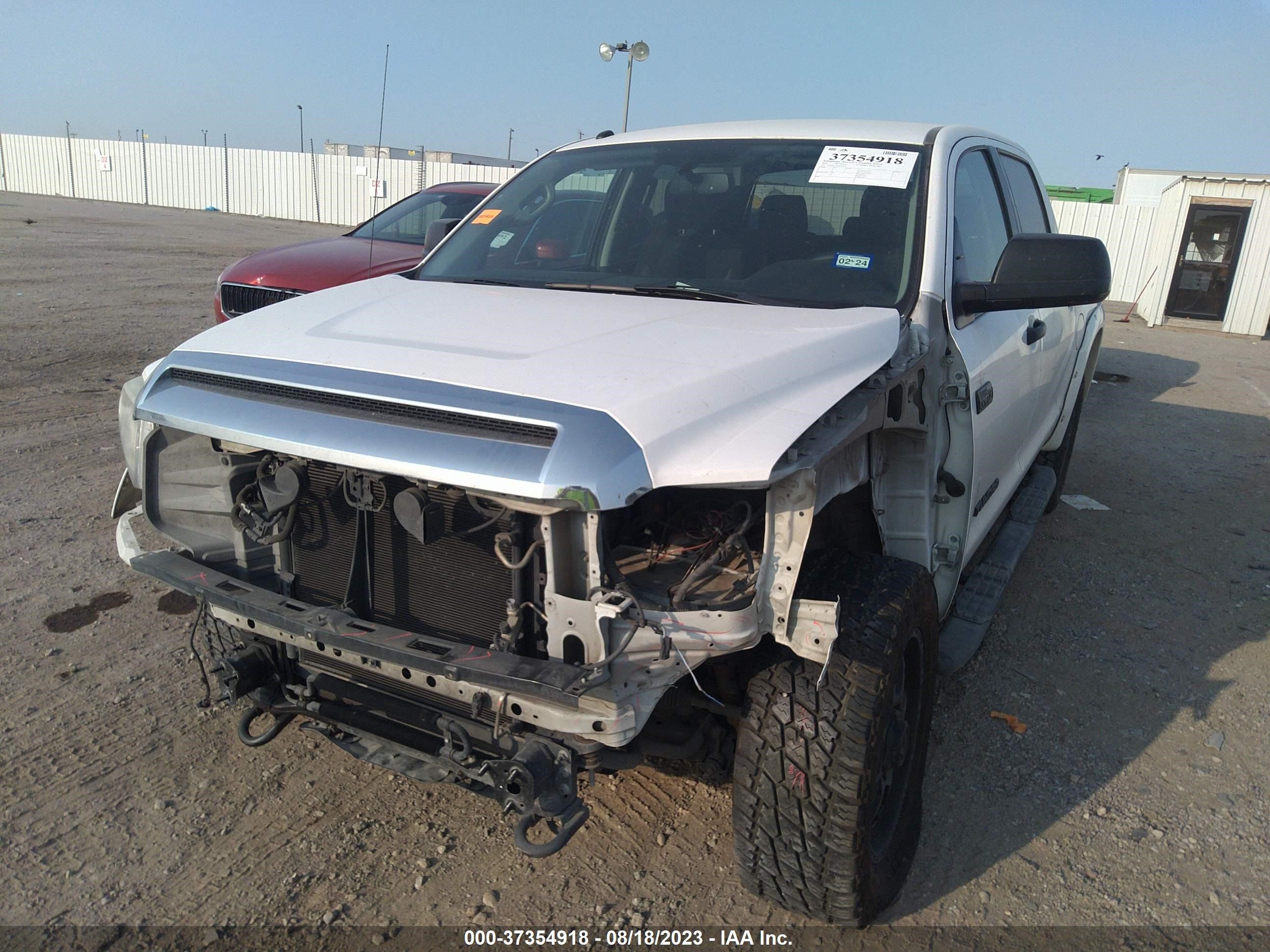 Photo 5 VIN: 5TFDW5F10GX538325 - TOYOTA TUNDRA 