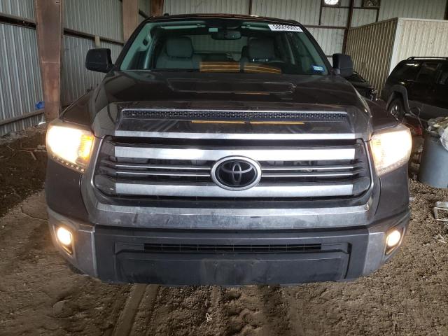 Photo 4 VIN: 5TFDW5F10HX610996 - TOYOTA TUNDRA CRE 