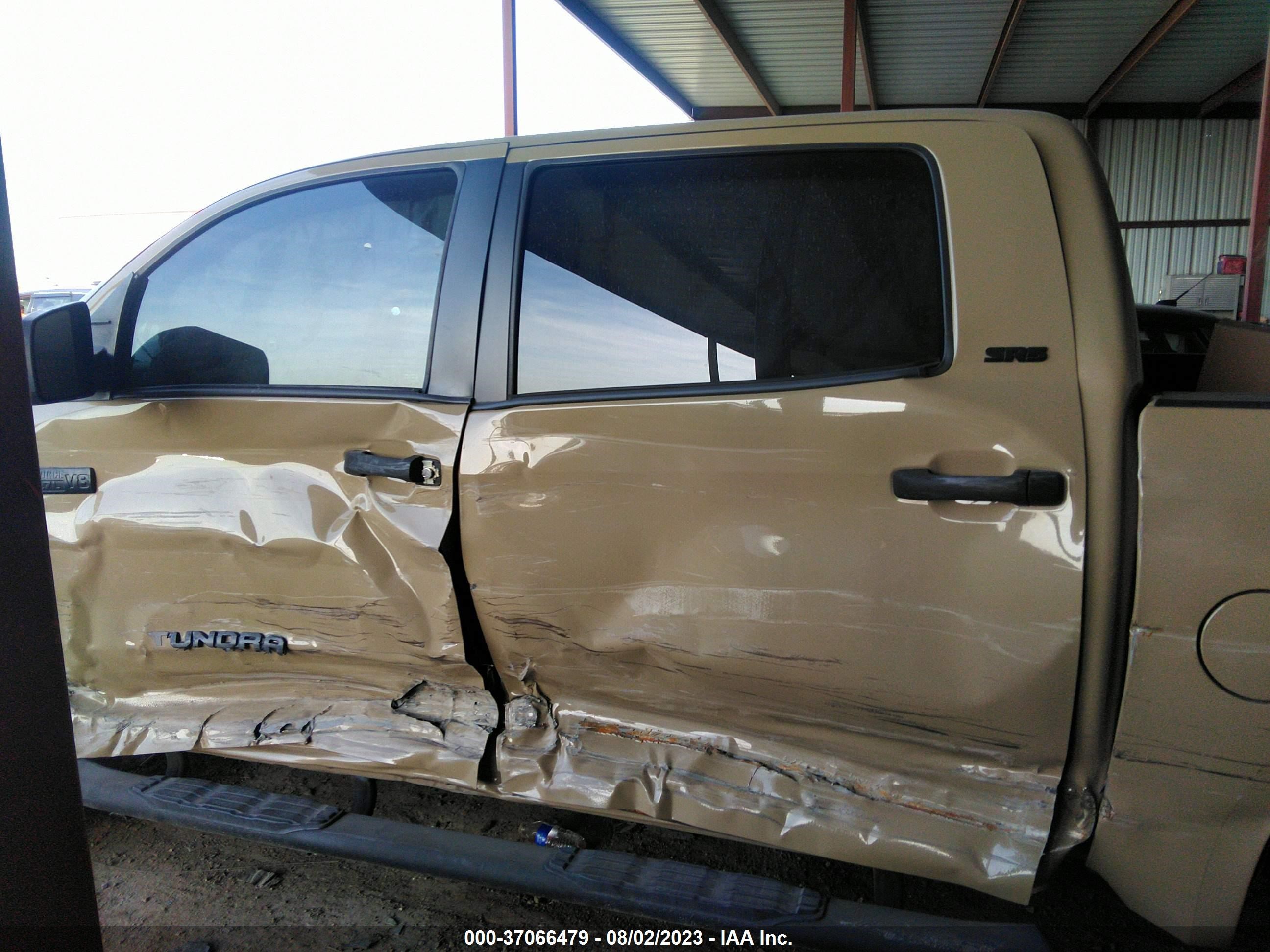 Photo 13 VIN: 5TFDW5F10HX658482 - TOYOTA TUNDRA 