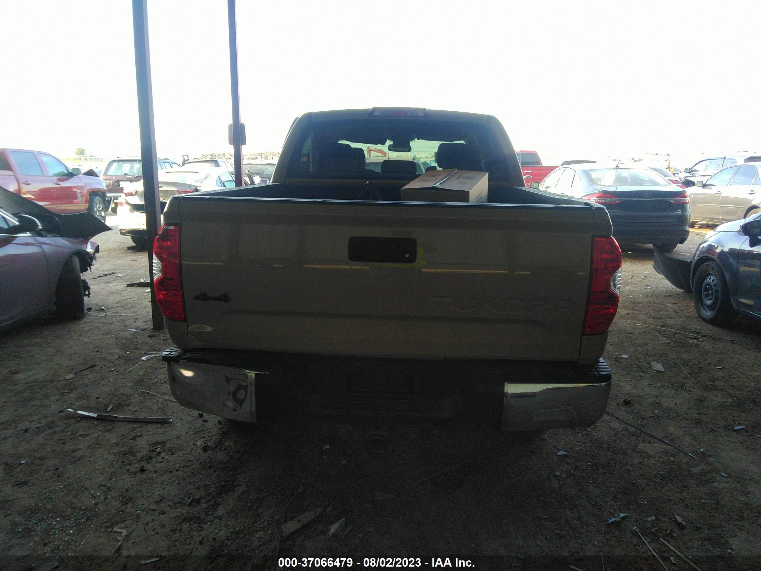 Photo 15 VIN: 5TFDW5F10HX658482 - TOYOTA TUNDRA 