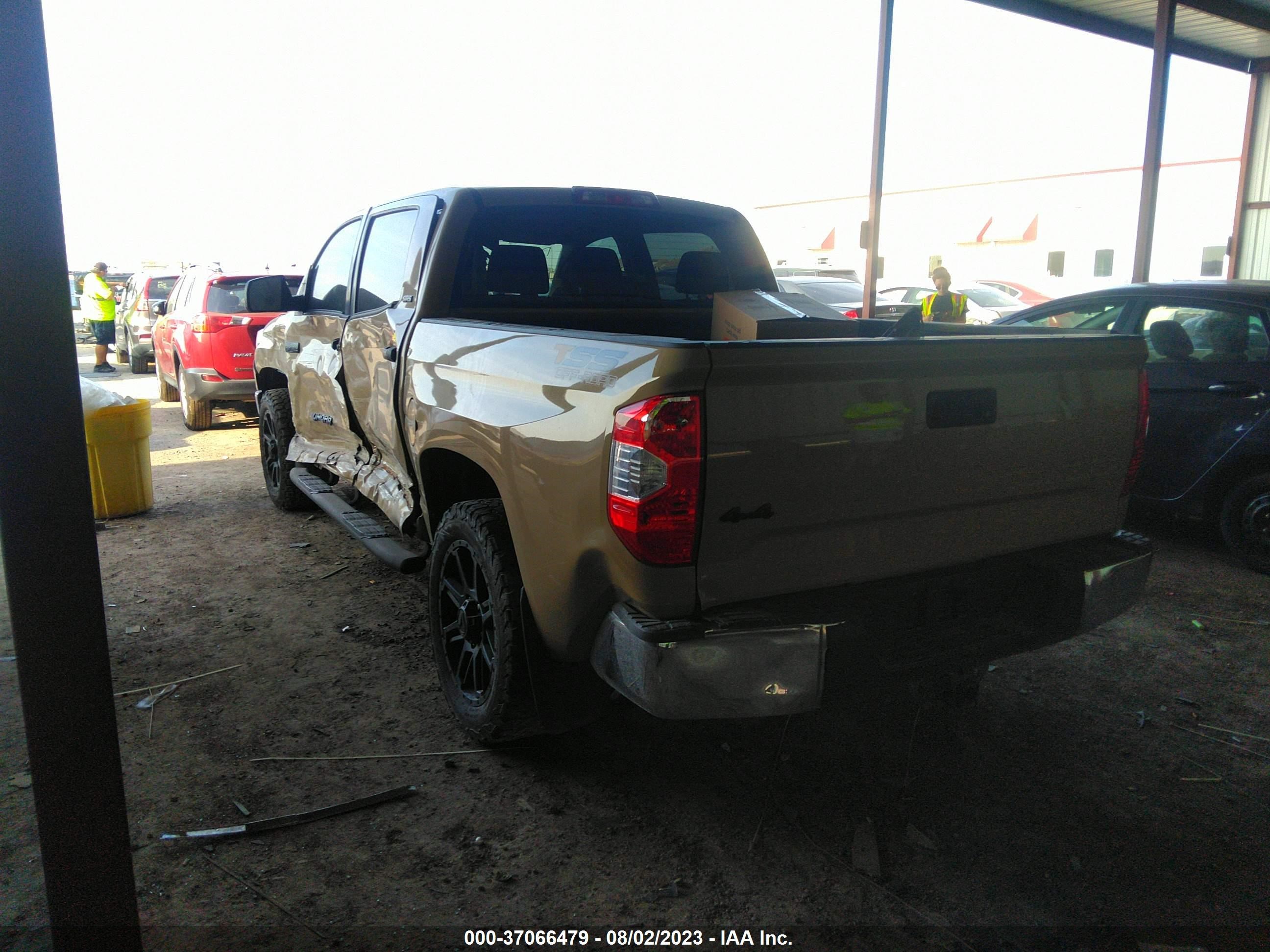 Photo 2 VIN: 5TFDW5F10HX658482 - TOYOTA TUNDRA 