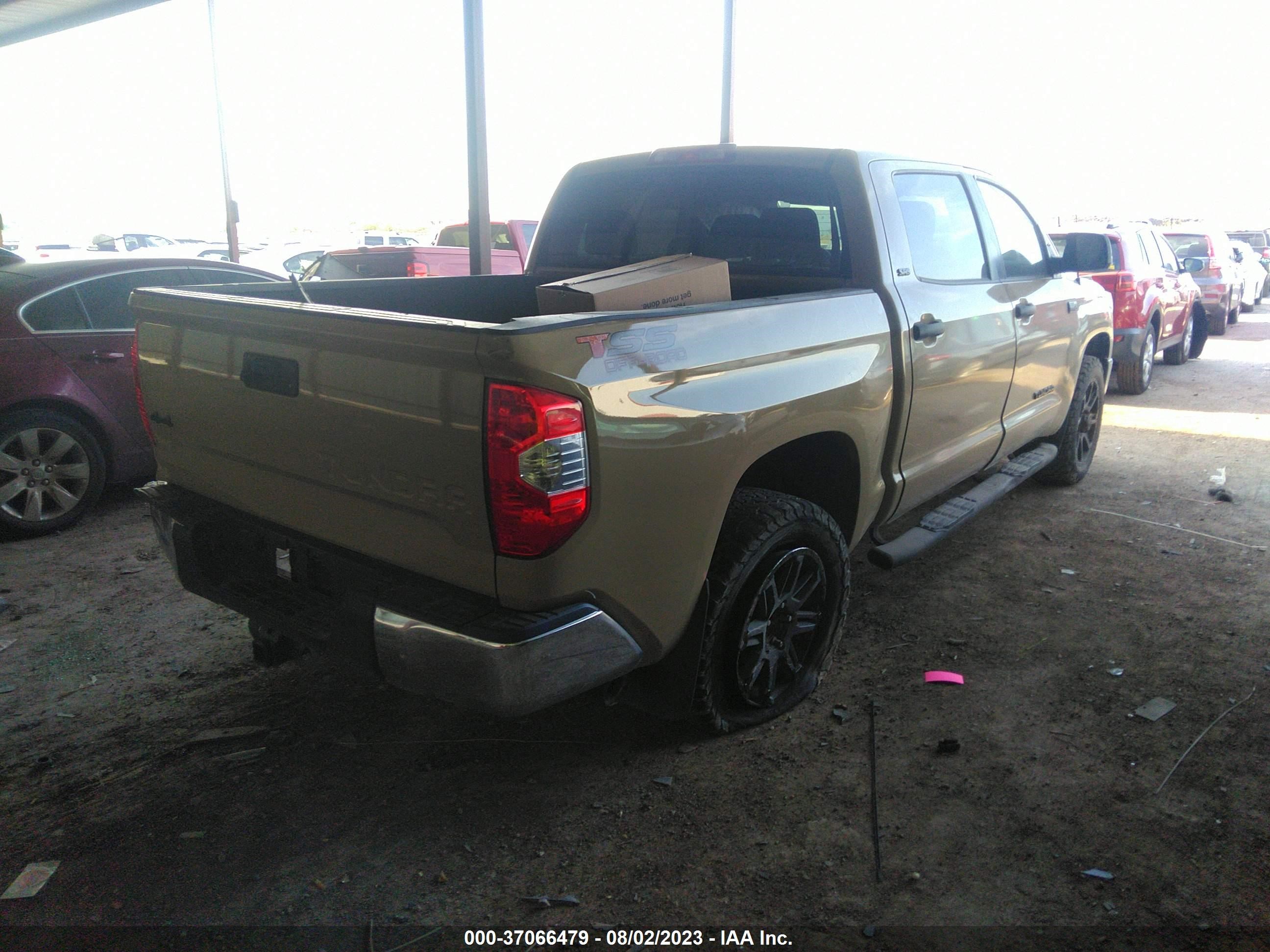 Photo 3 VIN: 5TFDW5F10HX658482 - TOYOTA TUNDRA 