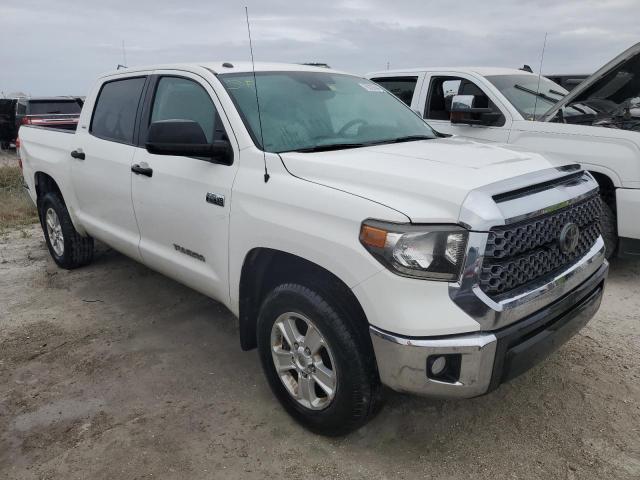 Photo 3 VIN: 5TFDW5F10JX685915 - TOYOTA TUNDRA CRE 