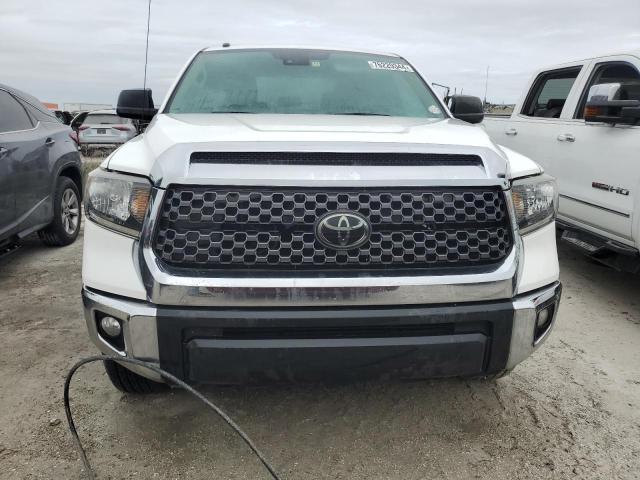 Photo 4 VIN: 5TFDW5F10JX685915 - TOYOTA TUNDRA CRE 