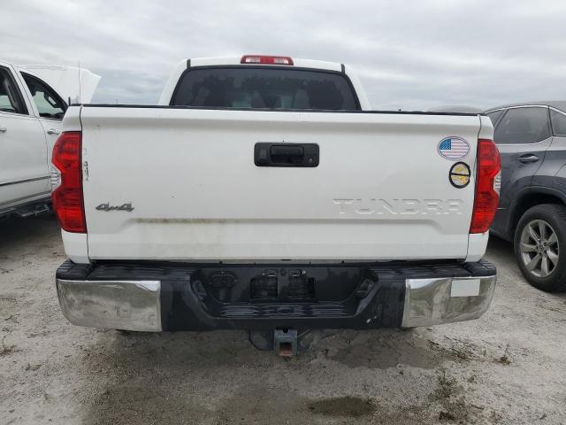 Photo 5 VIN: 5TFDW5F10JX685915 - TOYOTA TUNDRA CRE 