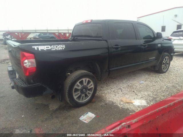 Photo 3 VIN: 5TFDW5F10JX709162 - TOYOTA TUNDRA 