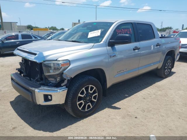 Photo 1 VIN: 5TFDW5F10JX725958 - TOYOTA TUNDRA 