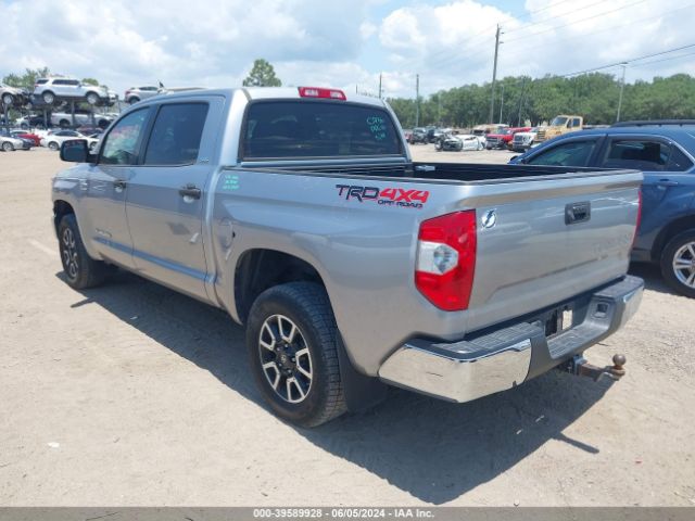 Photo 2 VIN: 5TFDW5F10JX725958 - TOYOTA TUNDRA 