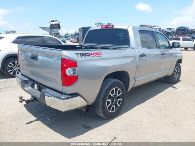 Photo 3 VIN: 5TFDW5F10JX725958 - TOYOTA TUNDRA 