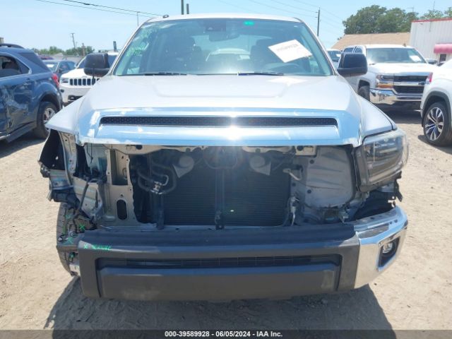 Photo 5 VIN: 5TFDW5F10JX725958 - TOYOTA TUNDRA 