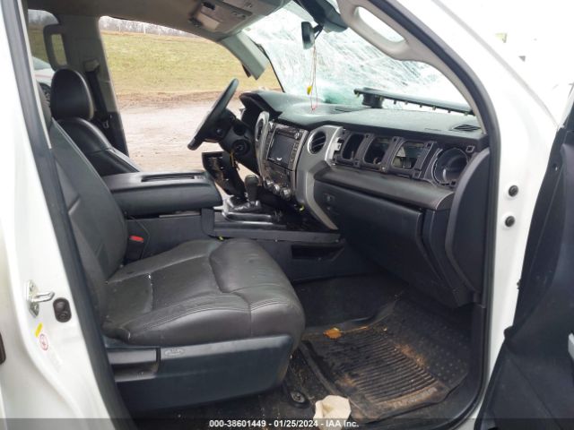 Photo 4 VIN: 5TFDW5F10JX730237 - TOYOTA TUNDRA 