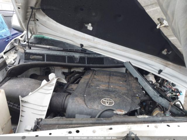 Photo 9 VIN: 5TFDW5F10JX730237 - TOYOTA TUNDRA 