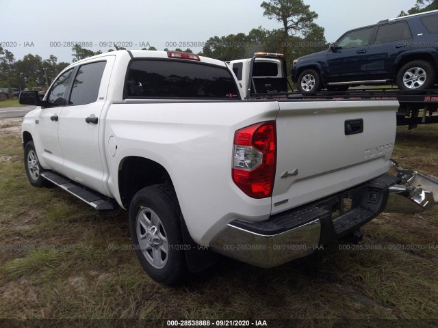 Photo 2 VIN: 5TFDW5F10JX757664 - TOYOTA TUNDRA 