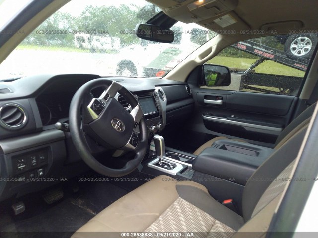 Photo 4 VIN: 5TFDW5F10JX757664 - TOYOTA TUNDRA 