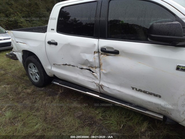 Photo 5 VIN: 5TFDW5F10JX757664 - TOYOTA TUNDRA 