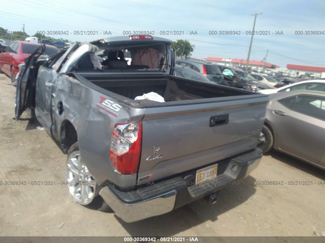 Photo 2 VIN: 5TFDW5F10JX762900 - TOYOTA TUNDRA 4WD 