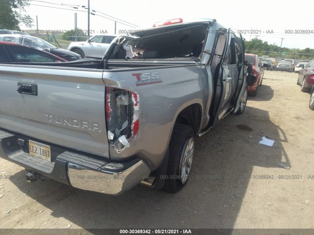 Photo 3 VIN: 5TFDW5F10JX762900 - TOYOTA TUNDRA 4WD 