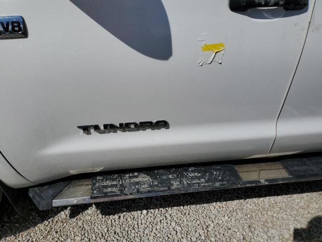 Photo 8 VIN: 5TFDW5F10JX765926 - TOYOTA TUNDRA CRE 