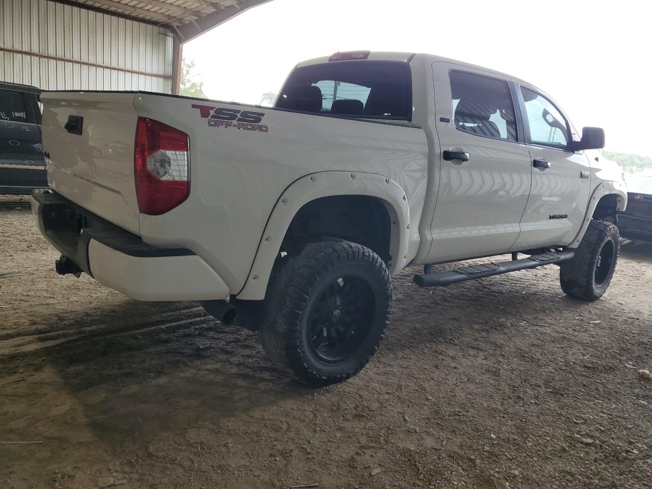 Photo 2 VIN: 5TFDW5F10KX778550 - TOYOTA TUNDRA 