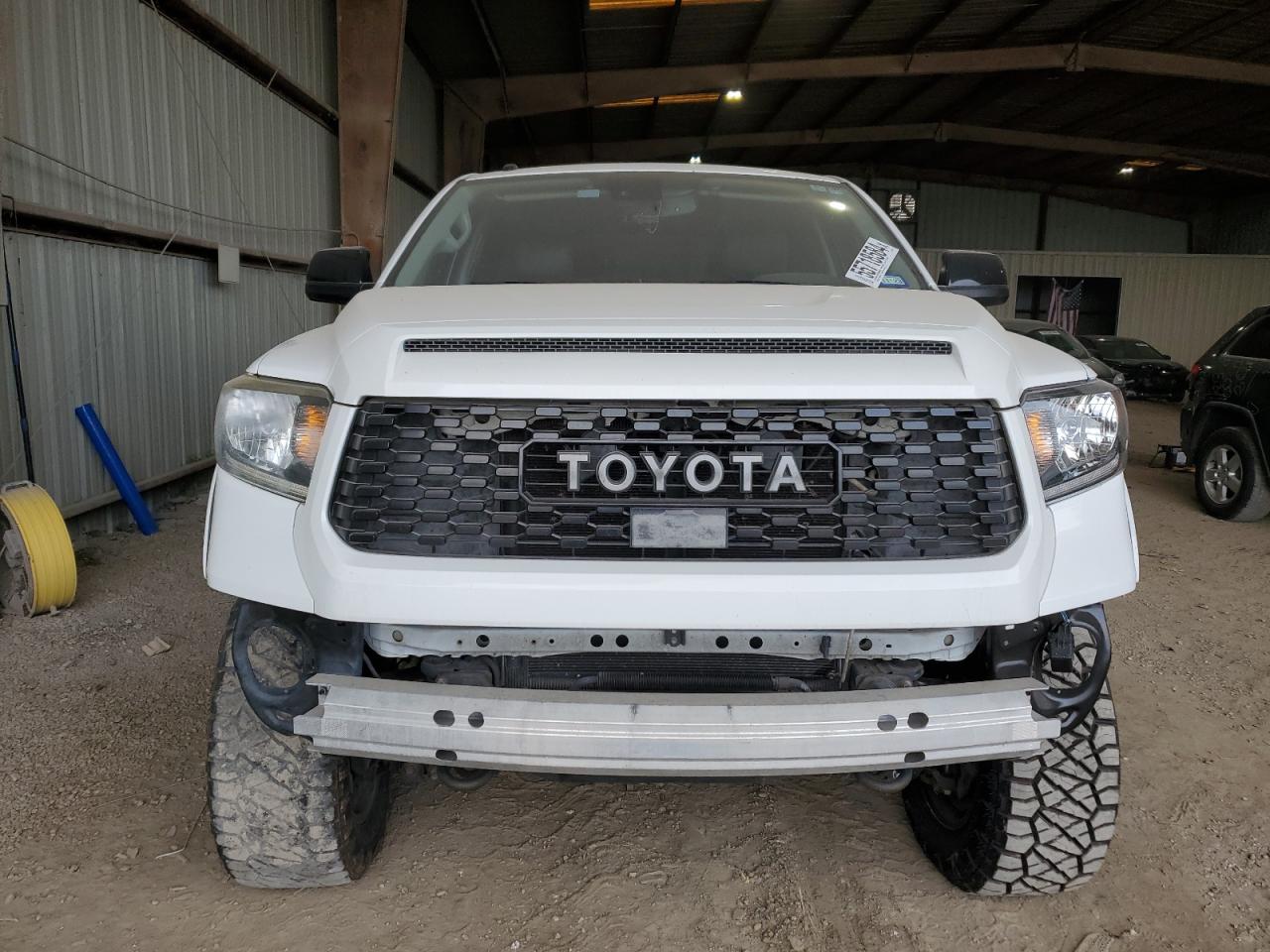 Photo 4 VIN: 5TFDW5F10KX778550 - TOYOTA TUNDRA 