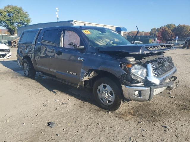 Photo 3 VIN: 5TFDW5F10KX834180 - TOYOTA TUNDRA CRE 