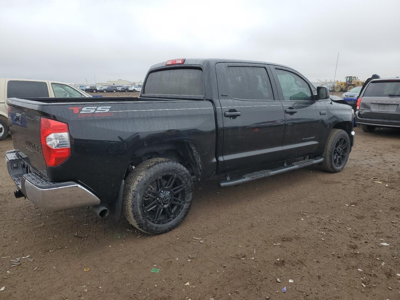 Photo 2 VIN: 5TFDW5F10KX845874 - TOYOTA TUNDRA 